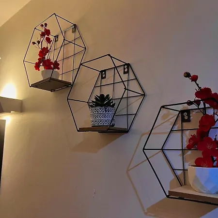 Apartment Vivid, Stylish, Central, Bold, Retro, Intimate, Red Accents, Striking Design, Centre, 1br *